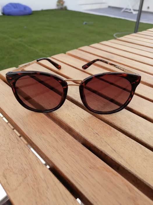 óculos de sol GUESS