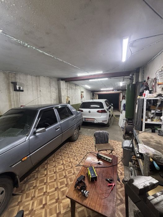 Продам гараж на 2 автомобілі