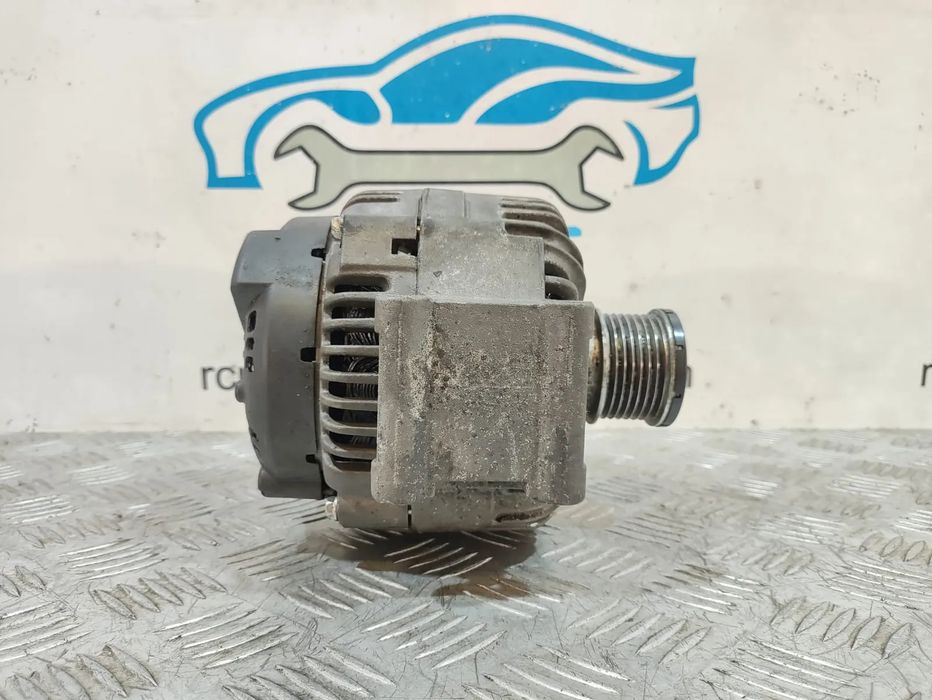 Alternador Valeo TG17C026 proveniente de um motor Mercedes 3.0 CDI V6