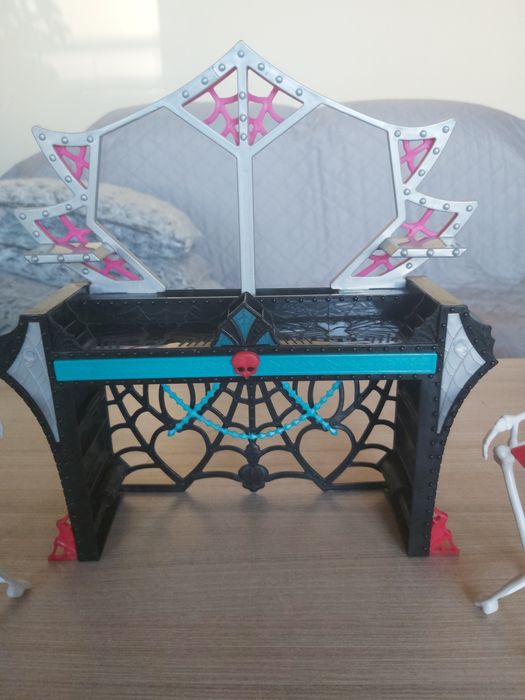 Mebelki Monster High
