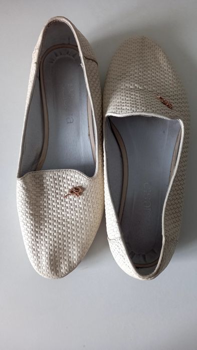 Шкіряні балетки.