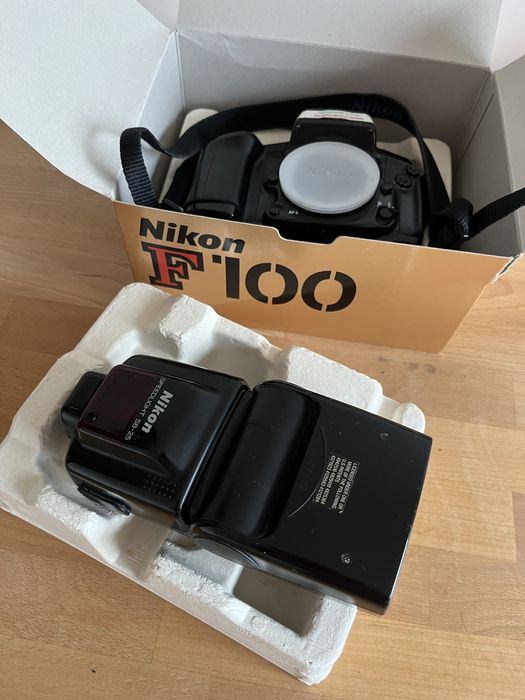 Câmara fotográfica nikon analógica 35mm F90 flash sb25
