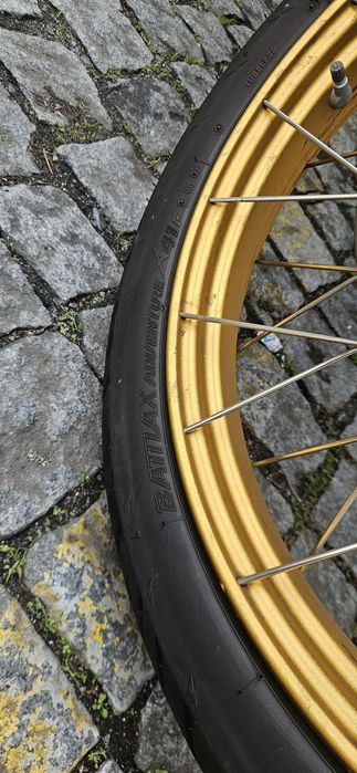 Pneus quase novos montados em bmw gs 900