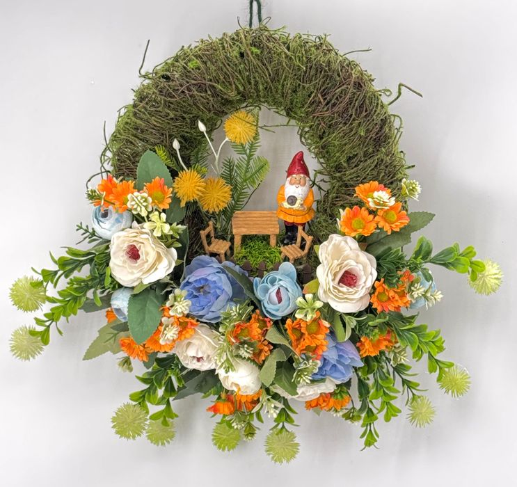 Wianek wiosenny na drzwi faszyna mech krasnal