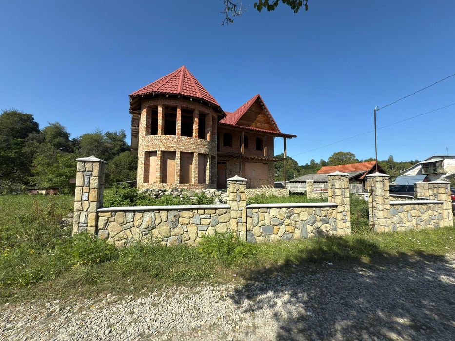 Продається будинок в с-щі.Делятин (площа 147 м.кв., земля 13 соток)