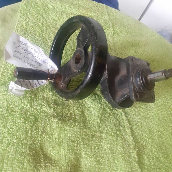 Редуктор с маховиком маленький