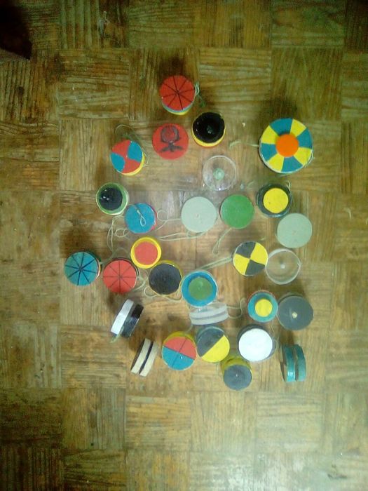 Yô-yô's e peões de madeira