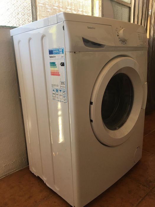 Máquina com defeito desconhecido,valor negociável..