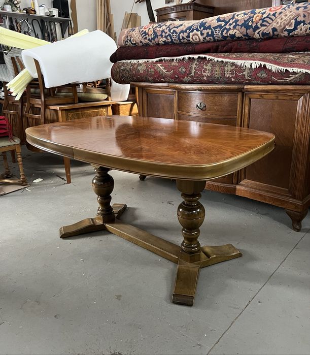 Duży rozkładany stół