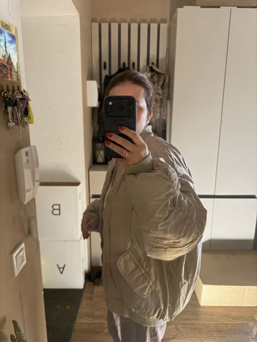 Бомбер зимовий беж