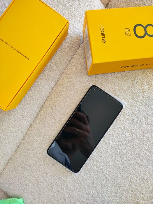 Realme 8 pro , folia na wyświetlaczu od nowości