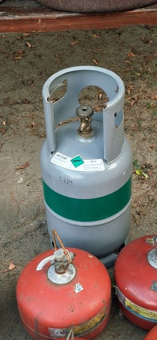 Butle na gaz i chłodnicza i kanistry  pojemniki z czasów PRL