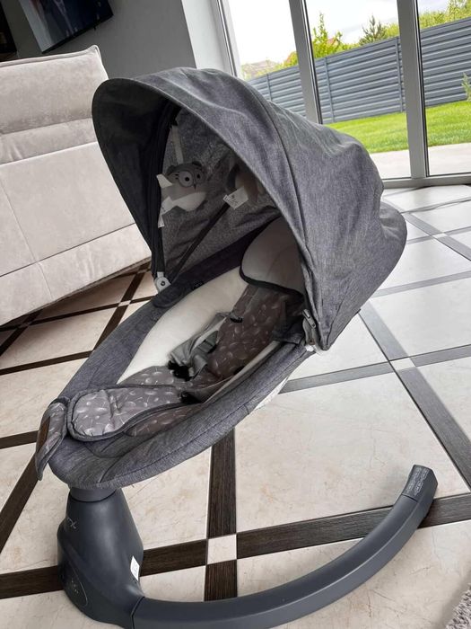 Заколисуючий центр Momi Kenani Dark Grey в чудовому стані