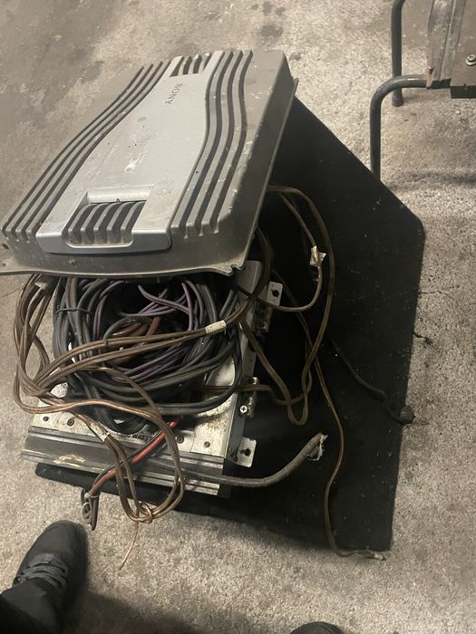 Subwofer + 2 amplificadores