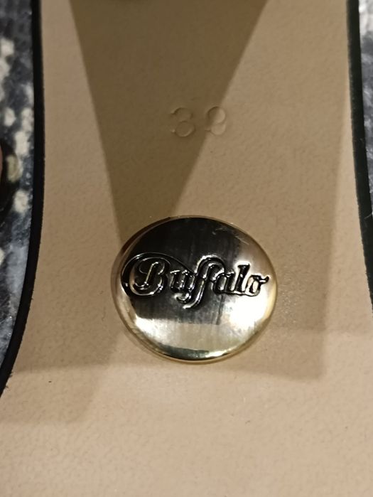 Botas da marca Búffalo