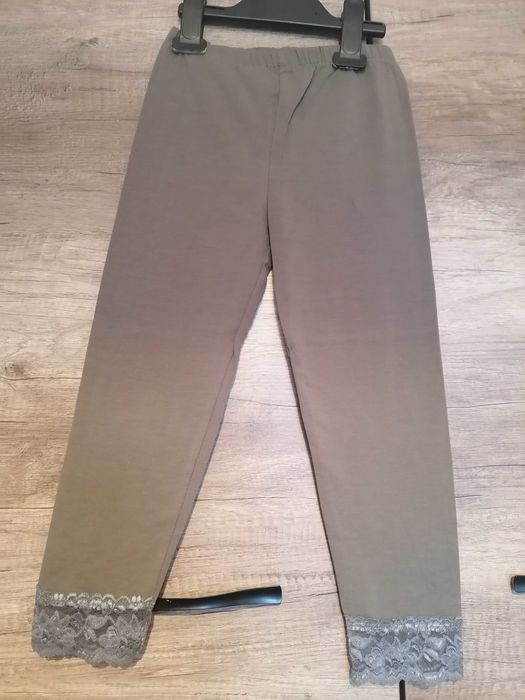 Nowe nieużywane bez metki leginsy z koronką