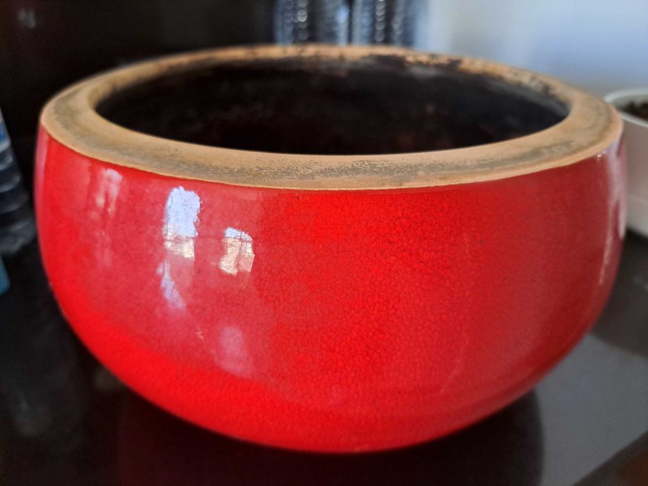 Vaso vermelho, acabamento vidrado