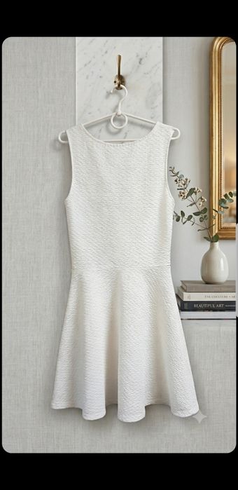 Коротка сукня-сонце від бренда DIVIDED by H&M