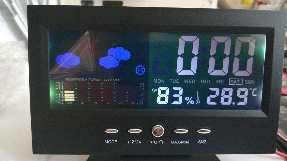 Электронная настольная метеостанция часы