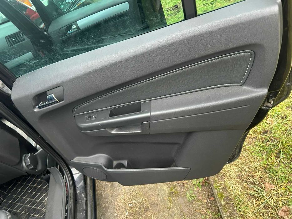 Fotele wnętrze tapicerka komplet 7 miejsc Opel Zafira B