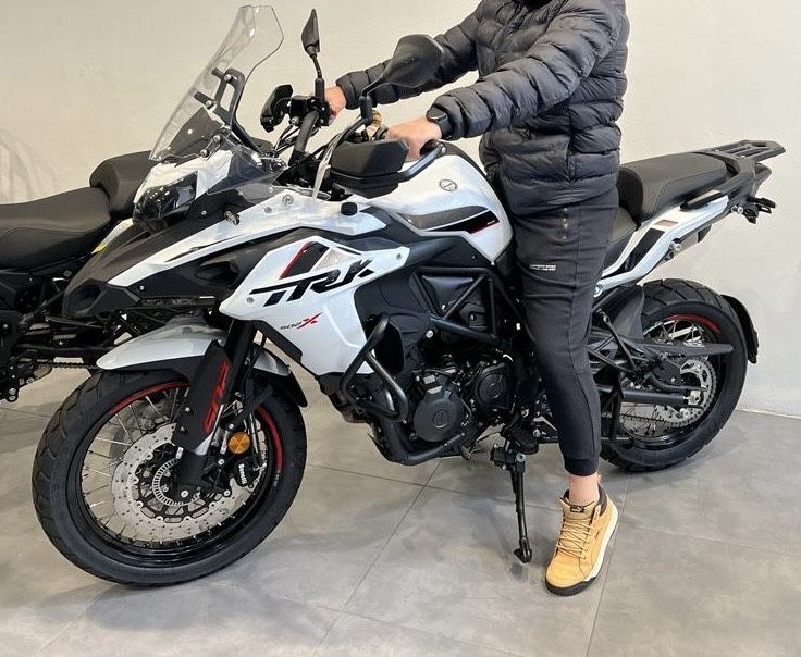 Trk 502x 2023 bem conservada