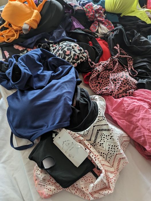 Paczka ok 60 sztuk kostiumów kąpielowych