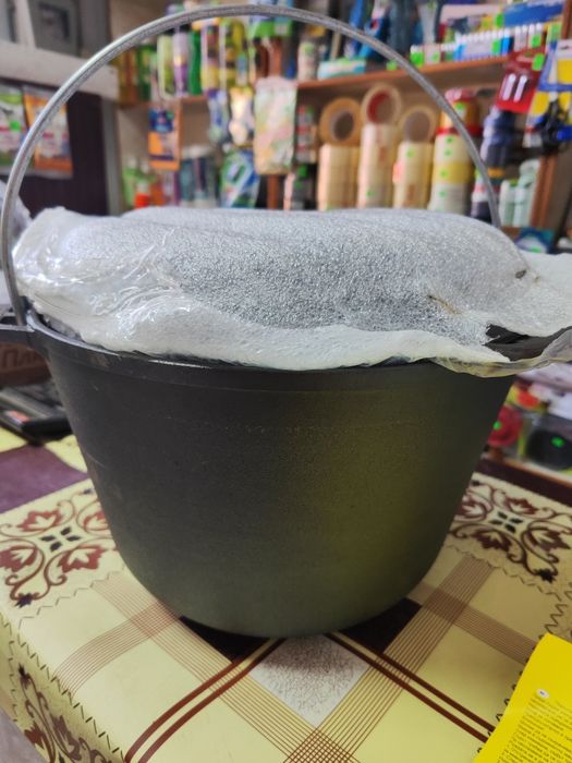 Казан чавунний туристичний 8 літрів з кришкою-сковородою