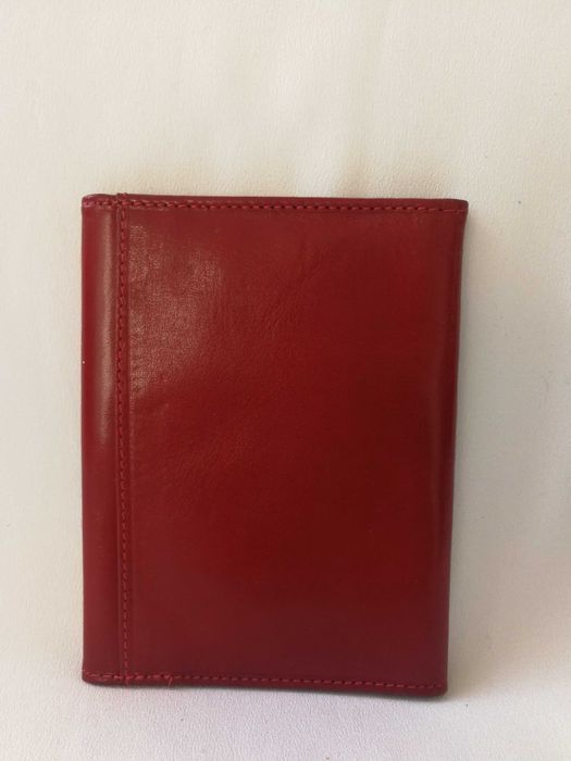 Etui skórzane na dokumenty, firma Saccus, kolor wiśniowy.