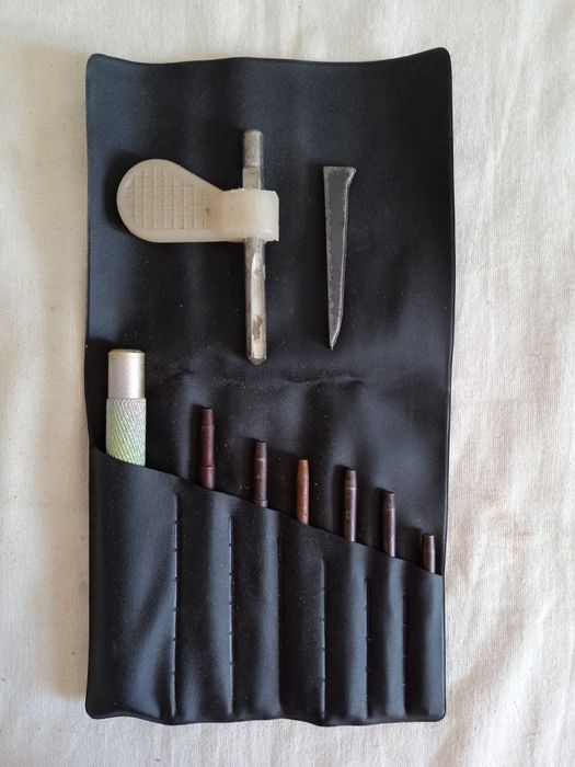 Набор пробойников.