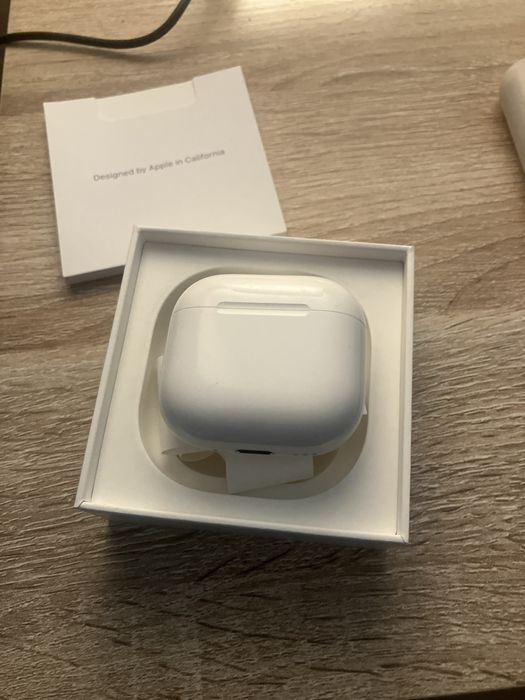 Airpods 4 com Cancelamento de Ruido