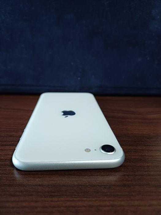 Телефон iphone se 2020 64, айфон