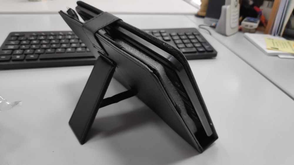 Capa universal com teclado para Tablet 7"