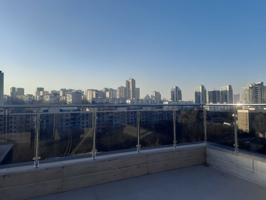 Продаж 2-к квартира . Клубний  будинок біля парку.  Тихо, зручно. Без%