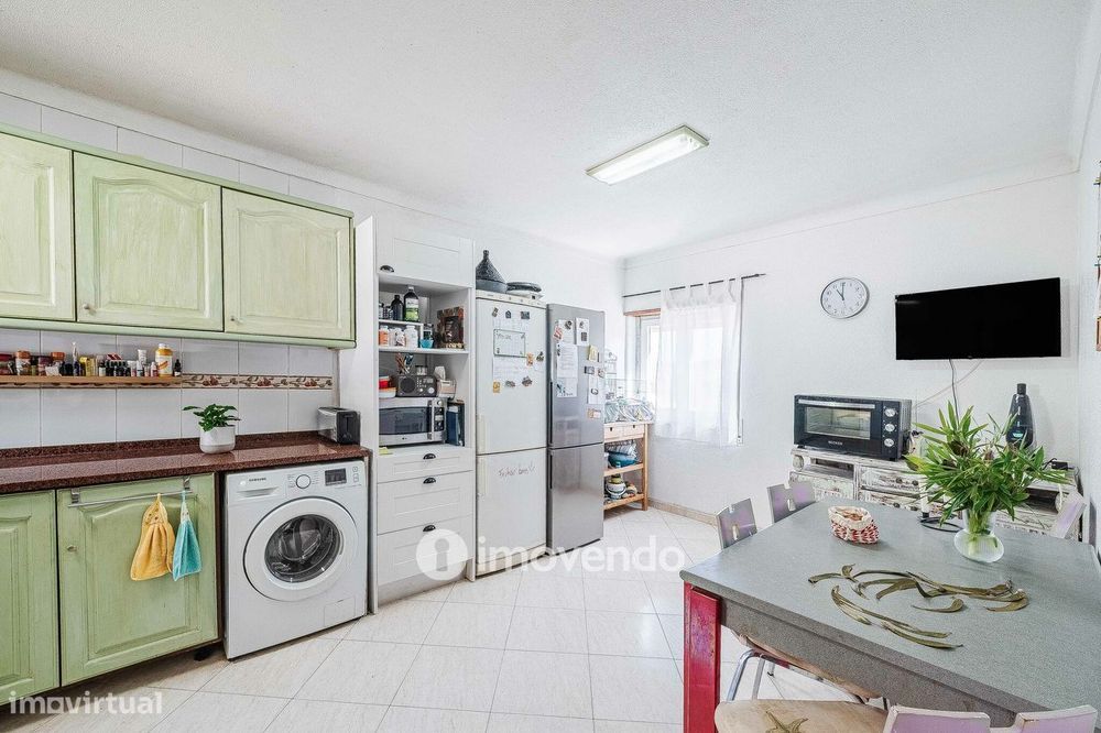 Moradia T3 mais Anexo T1 e Anexo T0 independentes, em Barcarena