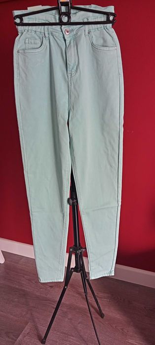 Spodnie z wysokim stanem