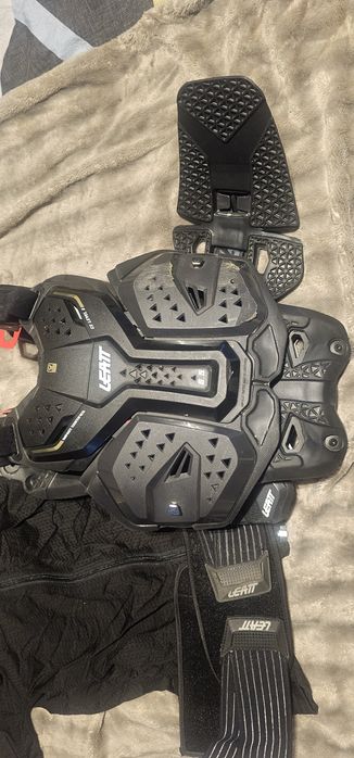 Zbroja LEATT Body Protector 6.5 roz. M /L