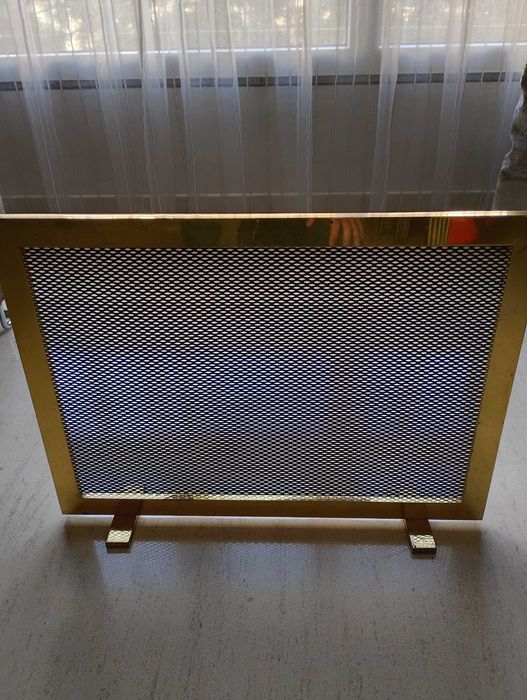 Resguardo de lareira dourado