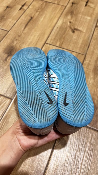 Футзалки,сороконожки nike 34 р.