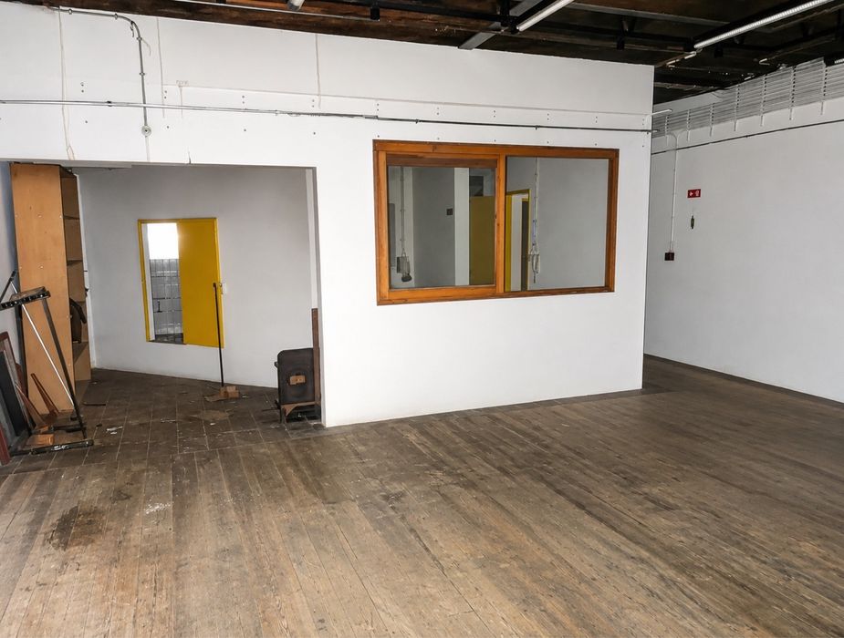 ESPAÇO COMERCIAL COM AUDITÓRIO, ARMAZÉM E OPEN-SPACE NA ESTRELA, LISBOA