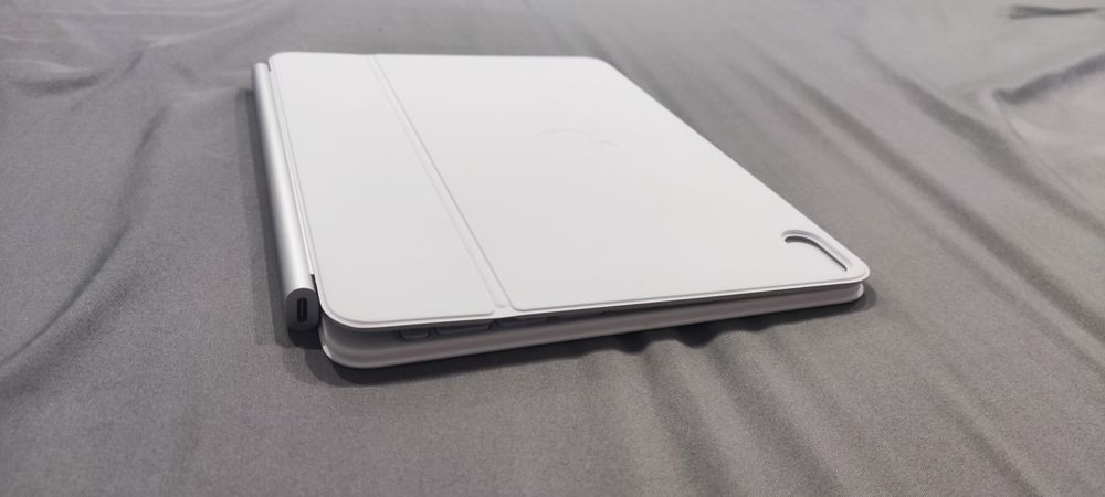 Magic Keyboard para iPad Air de 11 polegadas com capa protetora em estado igual a novo