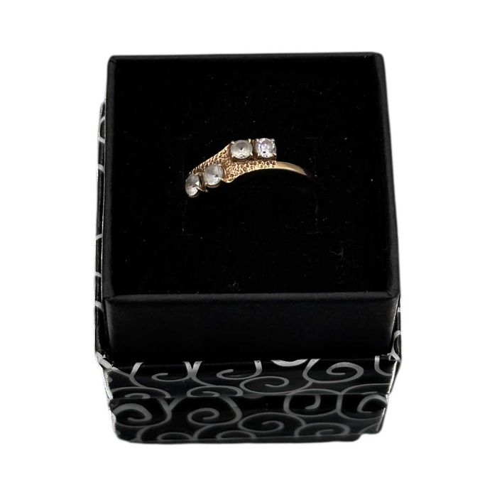 Złoty pierścionek z kamieniami | próba 585 | rozmiar 15