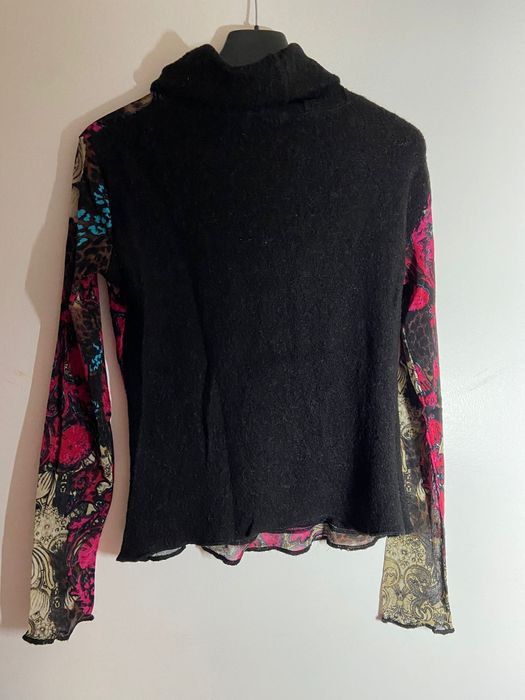 Camisola de malha  com a parte sa frente e mangas em tecido transparen