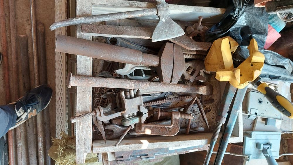 Інструмени ,перфоратор...