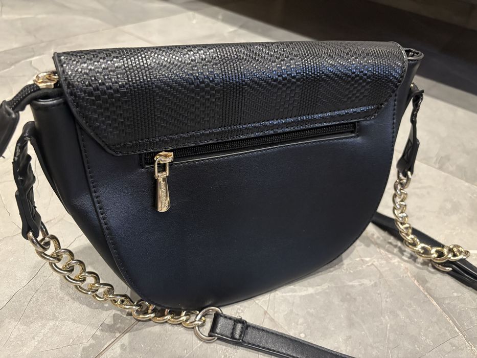 czarna torebka Monnari jodełka złoto klasyka elegancja