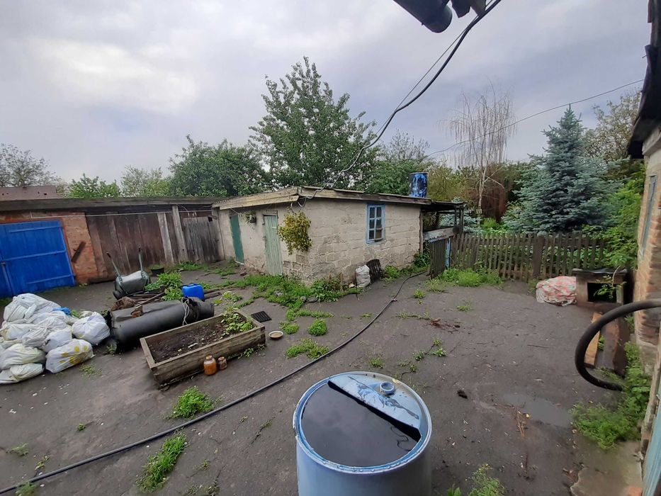 продаєм будинок із жилою літнєю кухнею