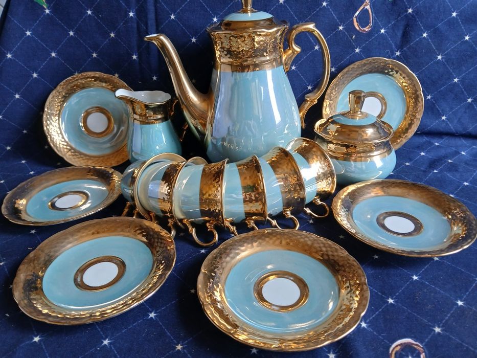 Фарфоровые чайно- кофейный сервиз  Чешский.