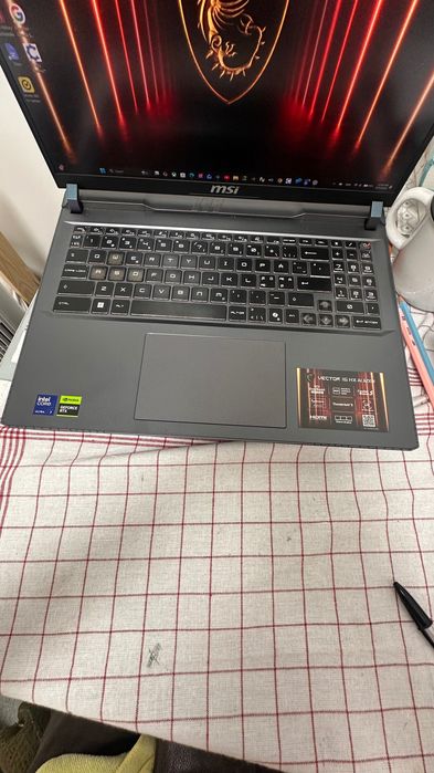 MSI Vector 16 HX AI - RTX 5070 Ti | Intel Core Ultra 7 | 1TB SSD (Como Novo)