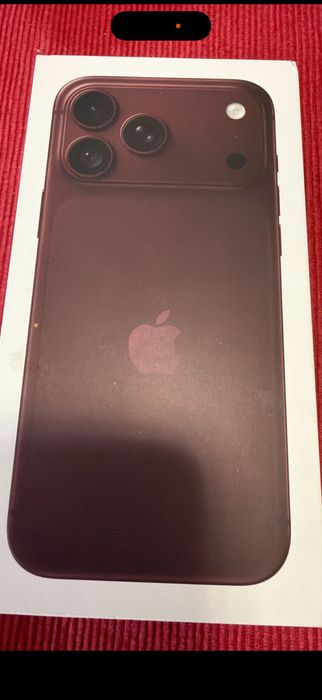 Iphone 18 pro max Burgundy 256gb selado.