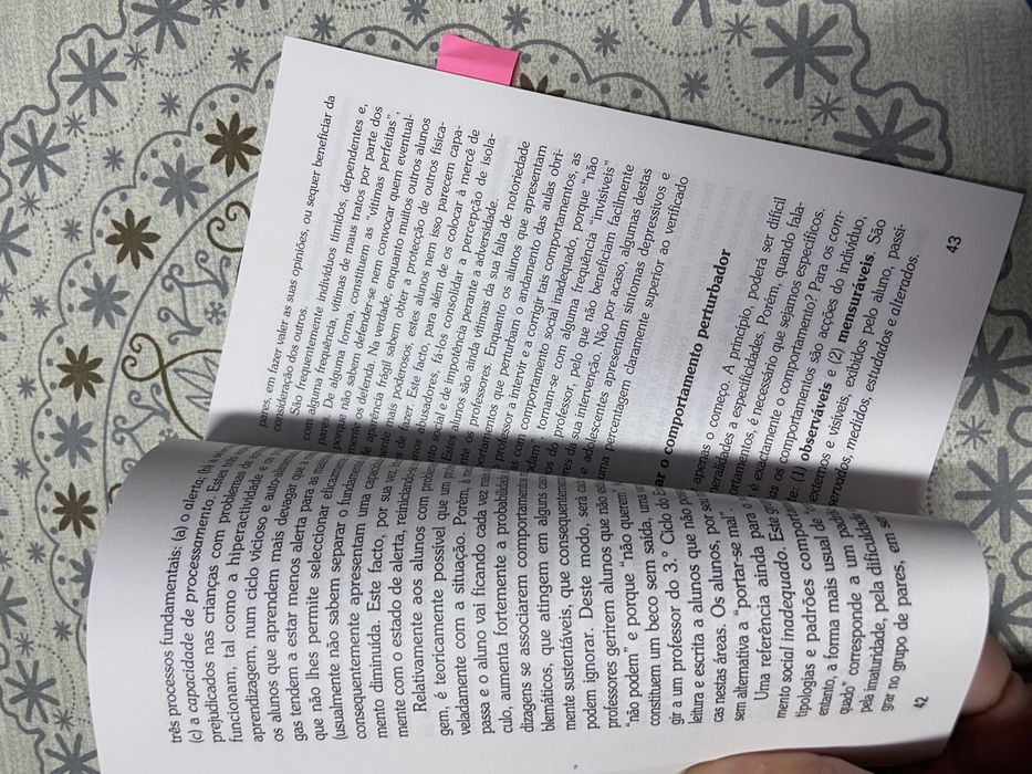 Livro “problemas de comportamento na sala de aula”
