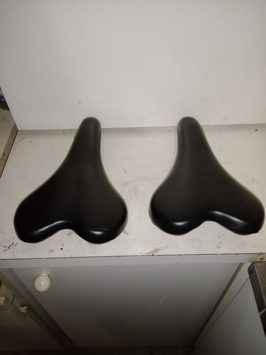 10€ 2 selins novos para bicicleta
